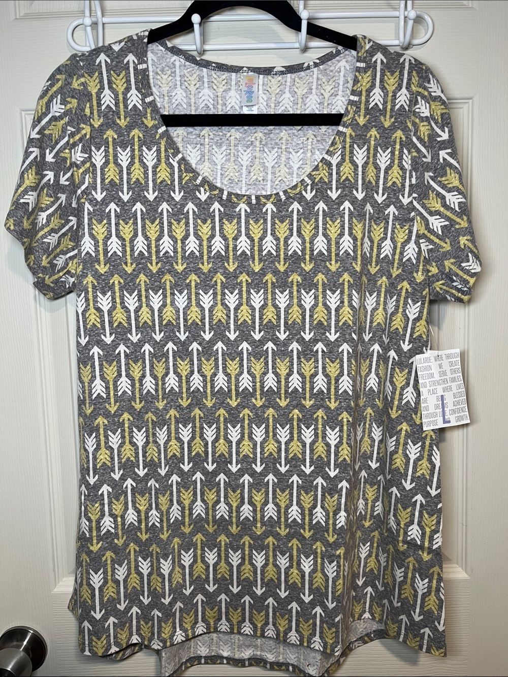 LuLaRoe Gray Tee with White and Yellow Arrow Print